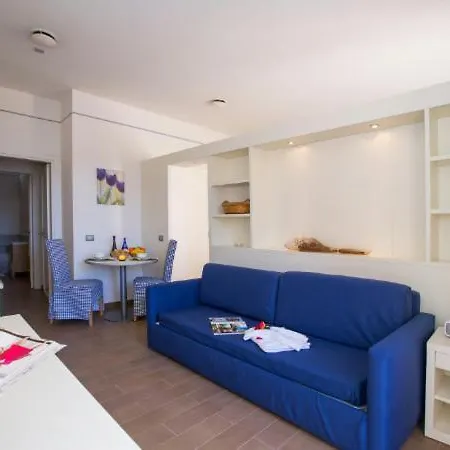Sleeps 3 Pool *