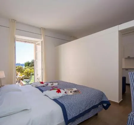 Sleeps 3 Pool